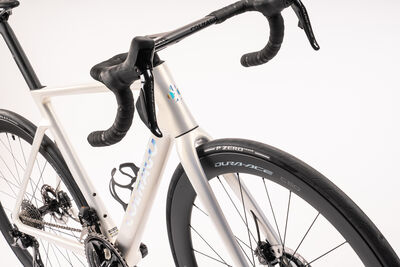 Colnago V4RS Disc 2024 Carbon Road Frameset White Pearl, Code: Rvwo click to zoom image