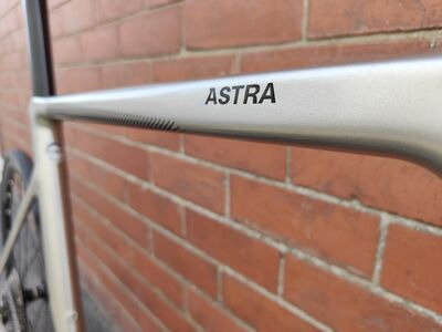 Basso Bikes Astra Disc 12 speed 105 Di2 - Ex-Demo click to zoom image